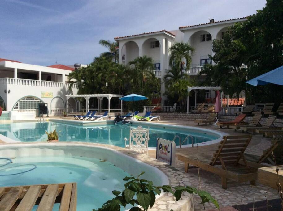Lush Tropical Located In A 4-star * Runaway Bay