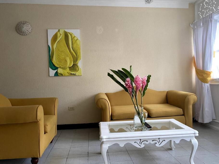 Lush Tropical Located In A 4-star * Runaway Bay