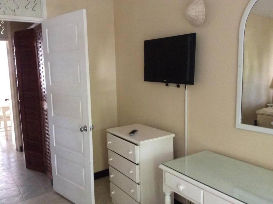 Apartment Lush Tropical Located In A 4-star *