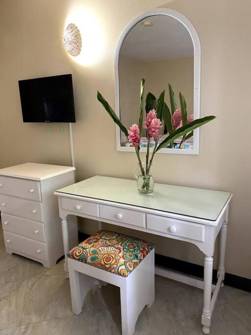 Apartment Lush Tropical Located In A 4-star Runaway Bay