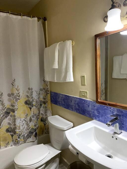 Lush Tropical Located In A 4-star Apartment Runaway Bay