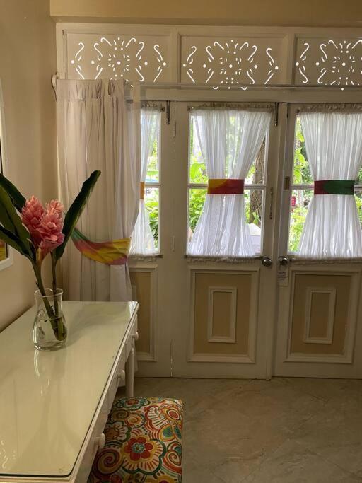 Apartment Lush Tropical Located In A 4-star Runaway Bay