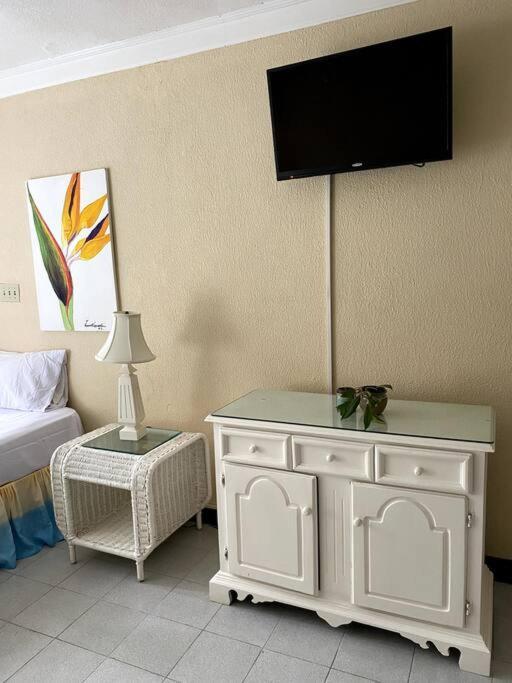 Lush Tropical Located In A 4-star Apartment Runaway Bay