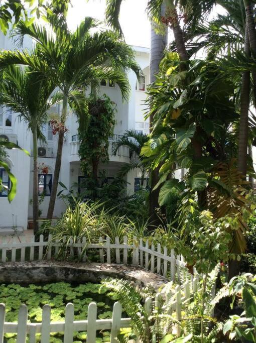 Lush Tropical Located In A 4-star Apartment