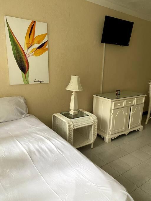 Lush Tropical Located In A 4-star * Runaway Bay